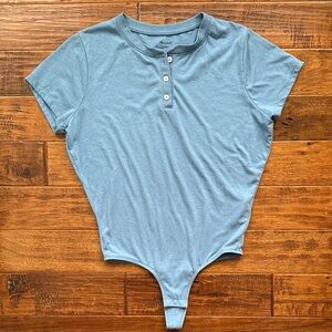 NWOT Madewell x Donni Henley Bodysuit, size small, blue